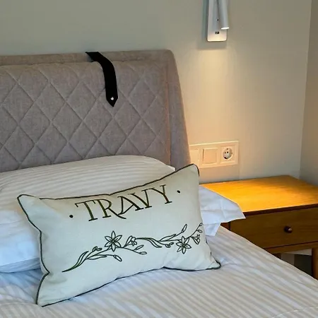 Travy 4*